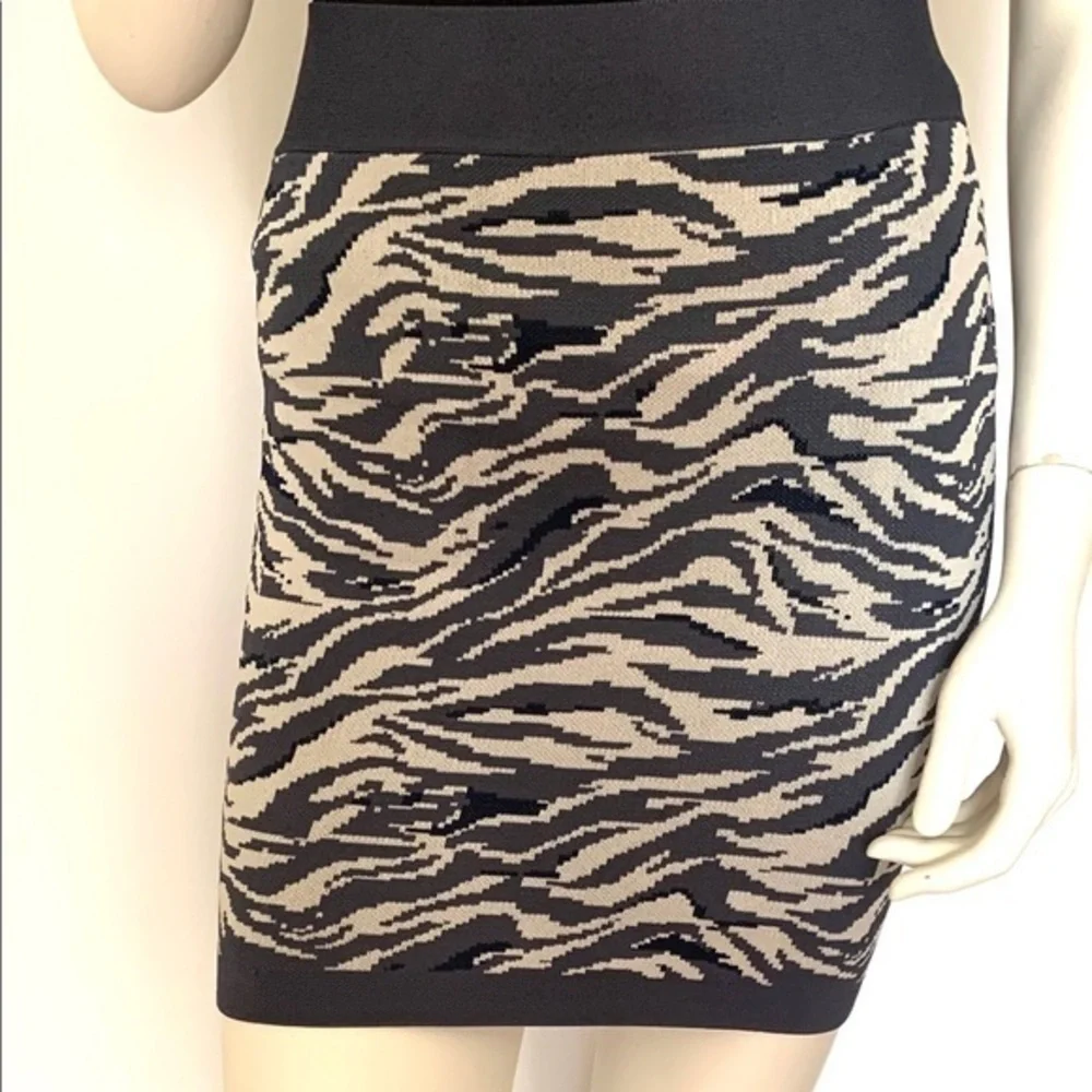 Leith Knit Sweater Zebra Tiger Blue, White, Grey Animal Print Skirt Size XS